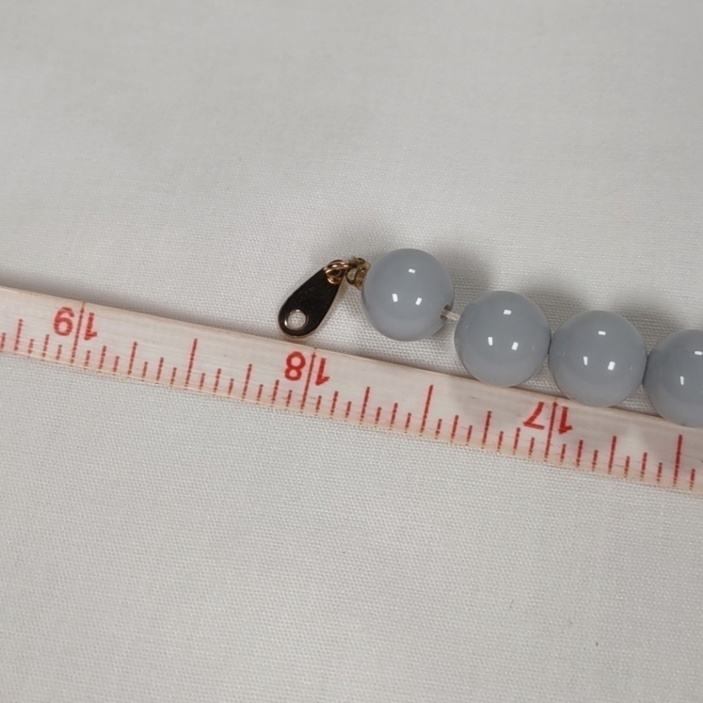 Vintage Gray Oops A Daisy Plastic Beaded 18" Necklace - Picture 5 of 5